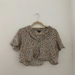 Cute floral crop with buttons